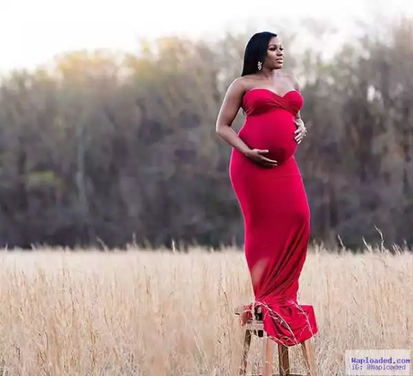 Heavily pregnant Nigerian woman climbs high stool for maternity photoshoot